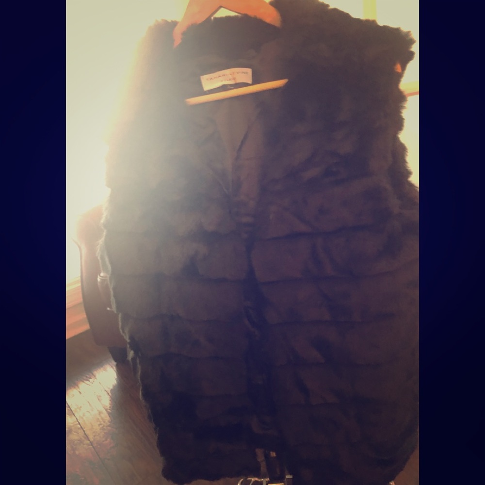 TAHARI LEVIN Black Faux FUR Vest